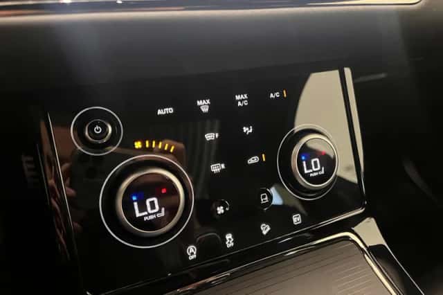 Land Rover Range Rover Evoque (2023) thumbnail 28