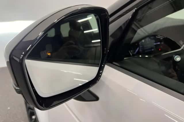 Land Rover Range Rover Evoque (2023) thumbnail 34