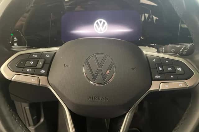 Volkswagen Golf (2023) thumbnail 11