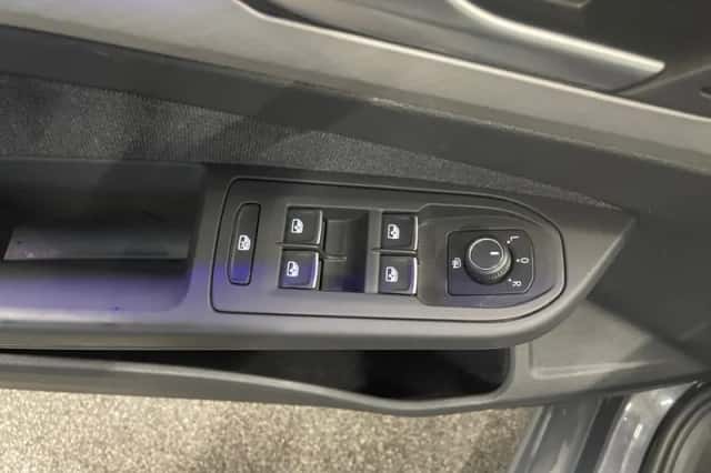 Volkswagen Golf (2023) thumbnail 23