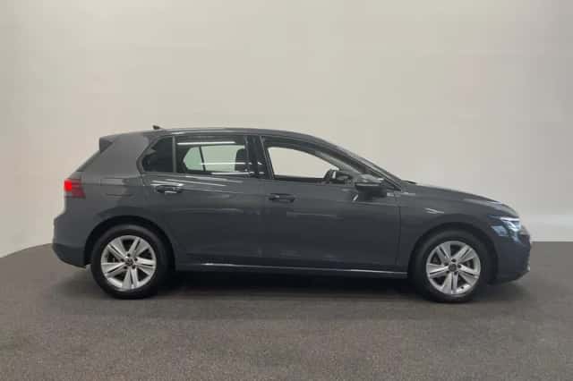 Volkswagen Golf (2023) thumbnail 4