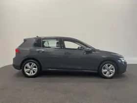 Volkswagen Golf (2023) thumbnail 4