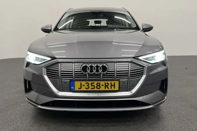 Audi e-tron (2020) thumbnail 2