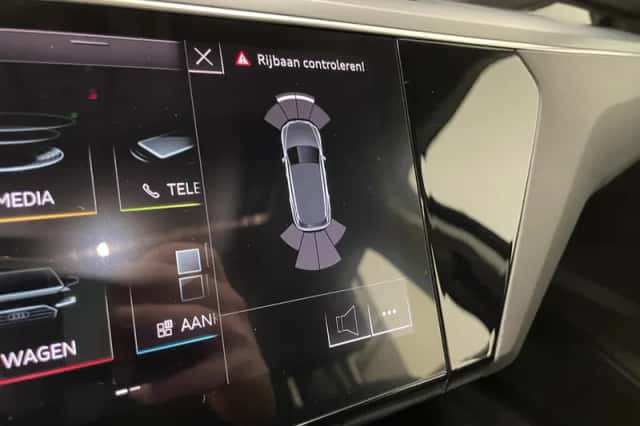 Audi e-tron (2020) thumbnail 29