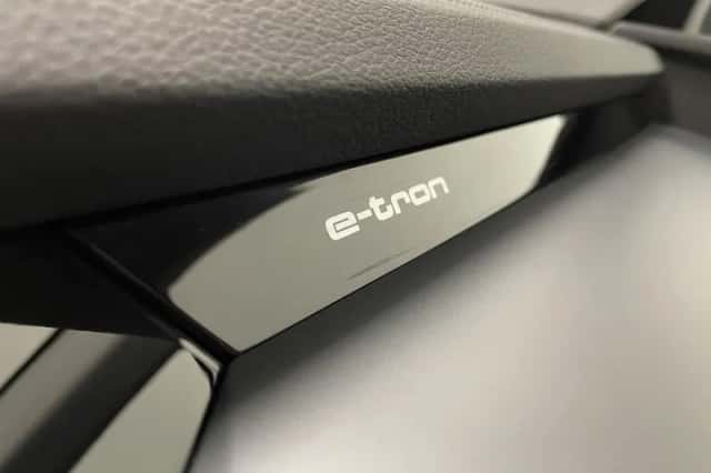 Audi e-tron (2020) thumbnail 35