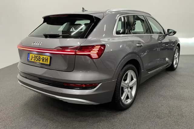 Audi e-tron (2020) thumbnail 5