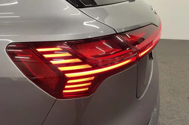 Audi e-tron (2020) thumbnail 9