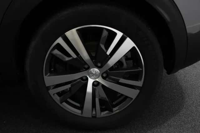 Peugeot 3008 (2023) thumbnail 2