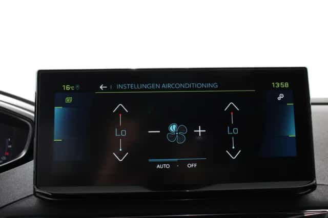 Peugeot 3008 (2023) thumbnail 18