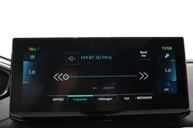 Peugeot 3008 (2023) thumbnail 19