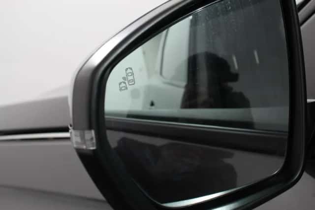 Peugeot 3008 (2023) thumbnail 23