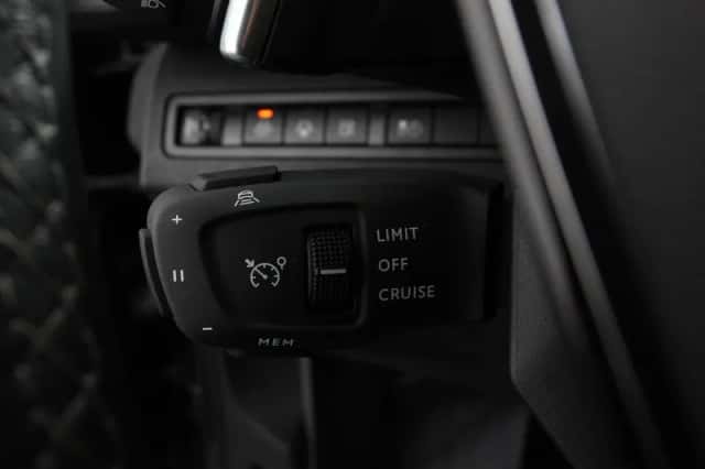 Peugeot 3008 (2023) thumbnail 28