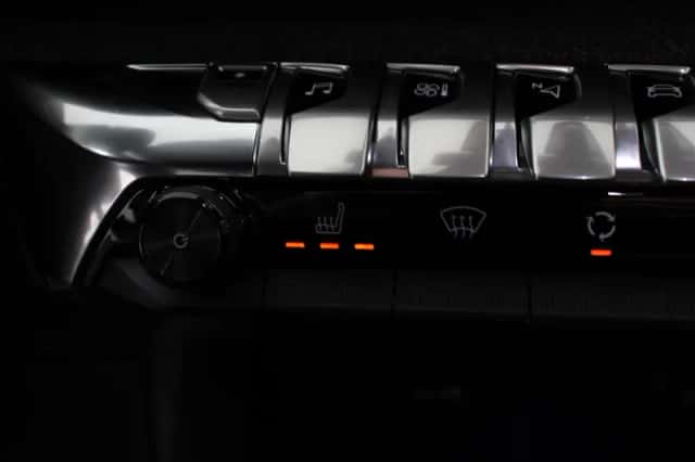 Peugeot 3008 (2023) thumbnail 32