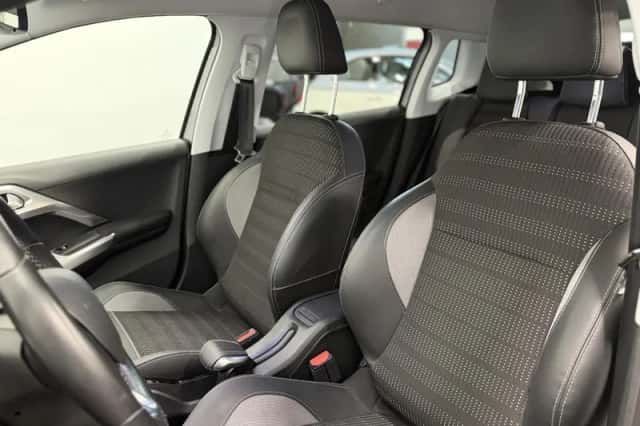 Peugeot 2008 (2019) thumbnail 2