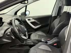 Peugeot 2008 (2019) thumbnail 11