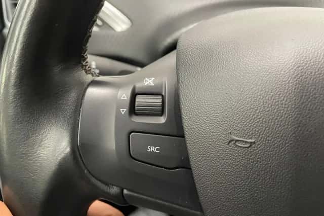 Peugeot 2008 (2019) thumbnail 16
