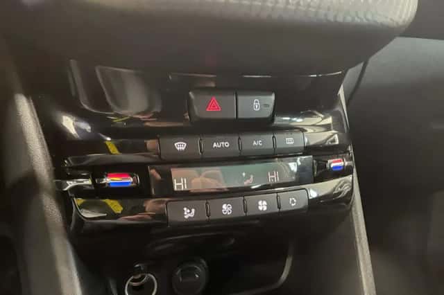 Peugeot 2008 (2019) thumbnail 26