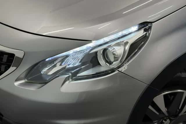 Peugeot 2008 (2019) thumbnail 32
