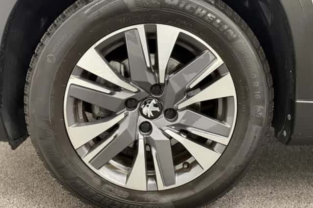 Peugeot 2008 (2019) thumbnail 33