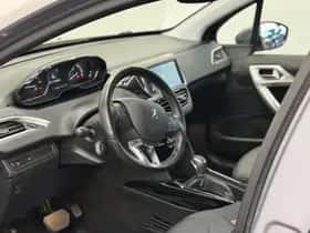 Peugeot 2008 (2019) thumbnail 10