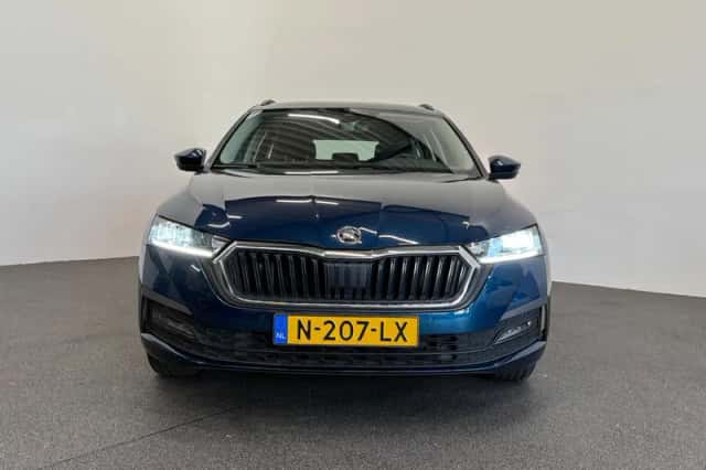 Škoda Octavia (2021) thumbnail 2