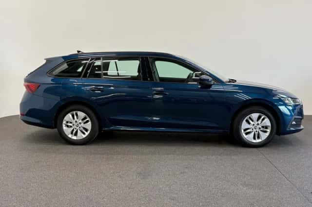 Škoda Octavia (2021) thumbnail 5