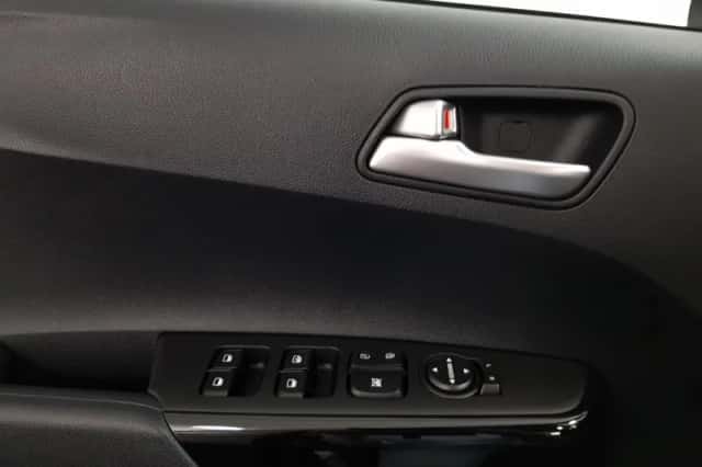 Kia Picanto (2023) thumbnail 21