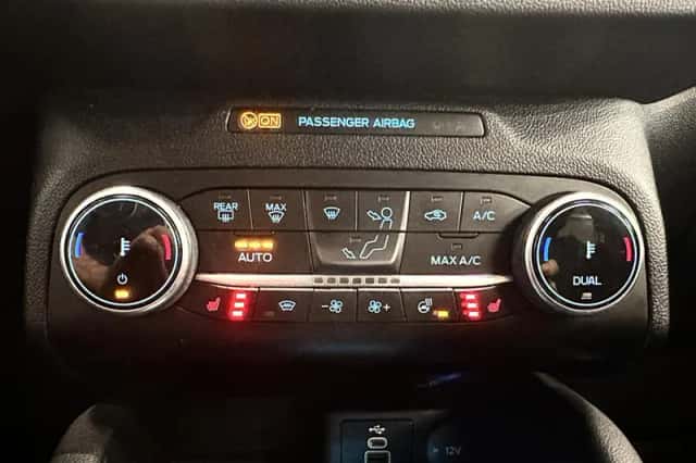 Ford Kuga (2023) thumbnail 13