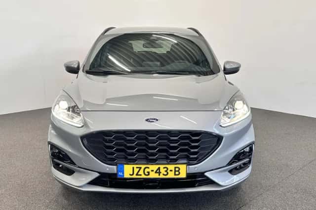 Ford Kuga (2023) thumbnail 4