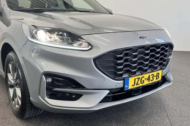 Ford Kuga (2023) thumbnail 5