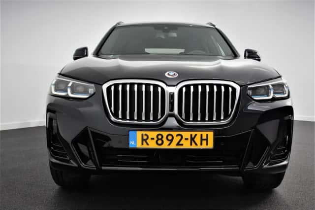 BMW X3 (2022) thumbnail 2