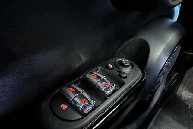 MINI Cooper (2021) thumbnail 24