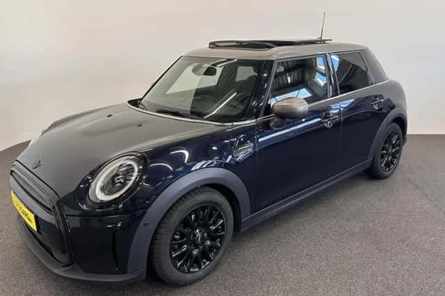 MINI Cooper (2021) thumbnail 4