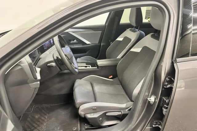 Opel Astra (2023) thumbnail 15