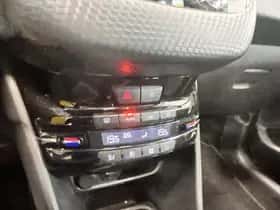 Peugeot 2008 (2015) thumbnail 12
