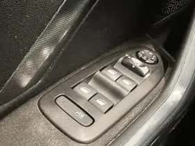 Peugeot 2008 (2015) thumbnail 18