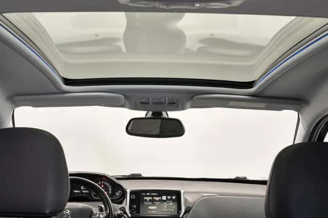 Peugeot 2008 (2015) thumbnail 8