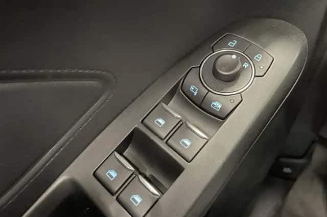 Ford Focus (2022) thumbnail 12