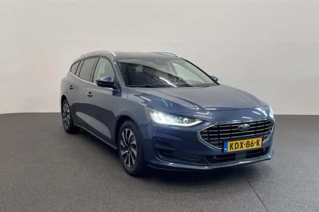 Ford Focus (2022) thumbnail 3