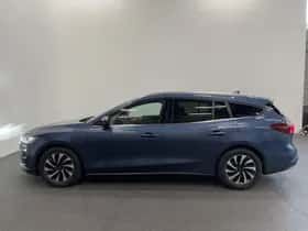 Ford Focus (2022) thumbnail 4