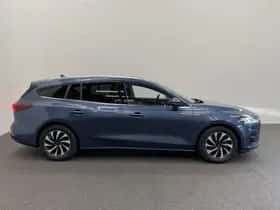 Ford Focus (2022) thumbnail 5