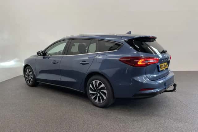 Ford Focus (2022) thumbnail 6