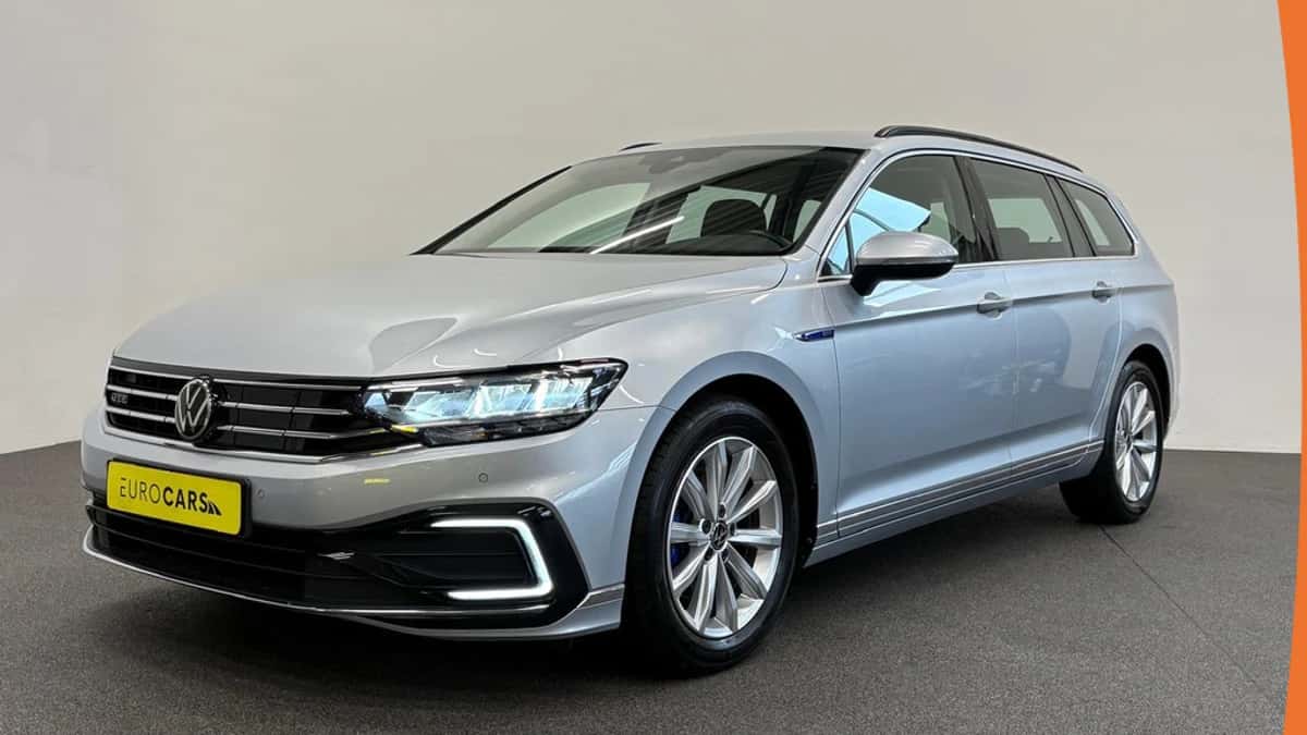 Volkswagen Passat (2022) — foto 1