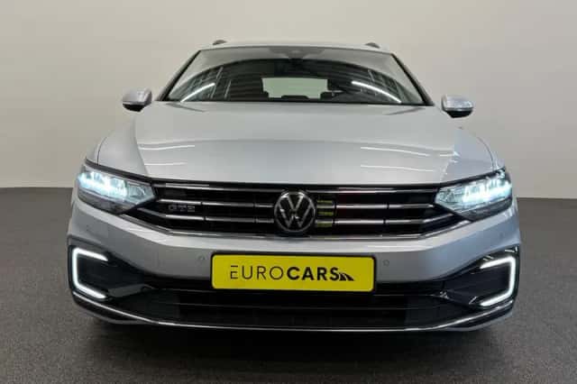 Volkswagen Passat (2022) thumbnail 2