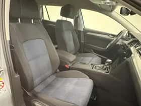 Volkswagen Passat (2022) thumbnail 14