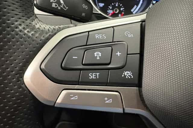 Volkswagen Passat (2022) thumbnail 17