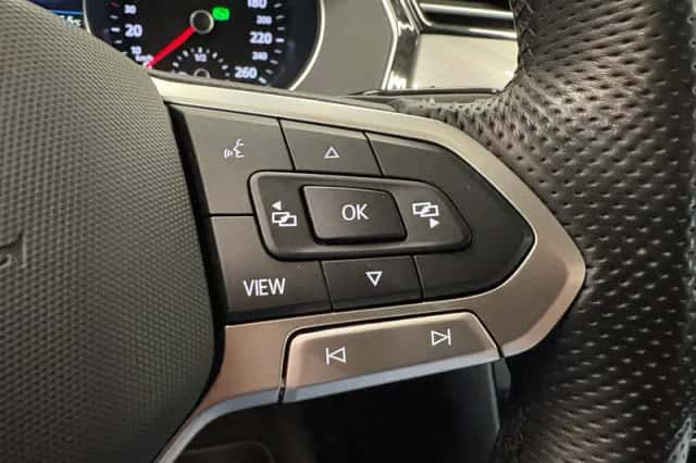 Volkswagen Passat (2022) thumbnail 18