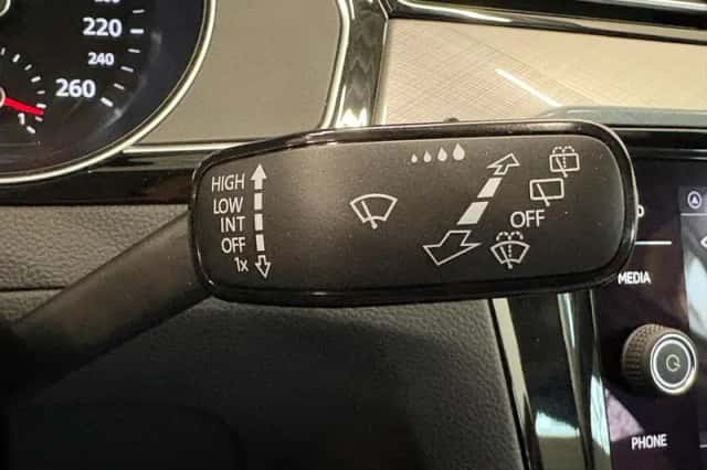 Volkswagen Passat (2022) thumbnail 19