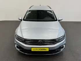 Volkswagen Passat (2022) thumbnail 3