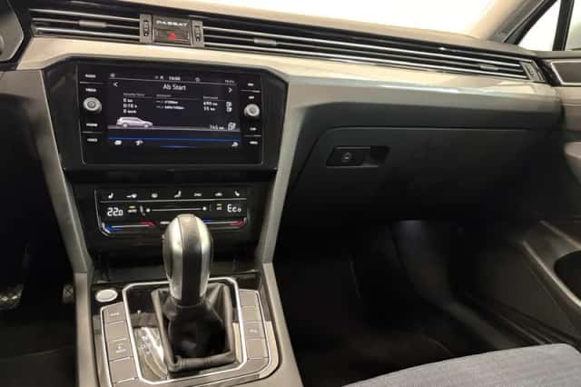 Volkswagen Passat (2022) thumbnail 21